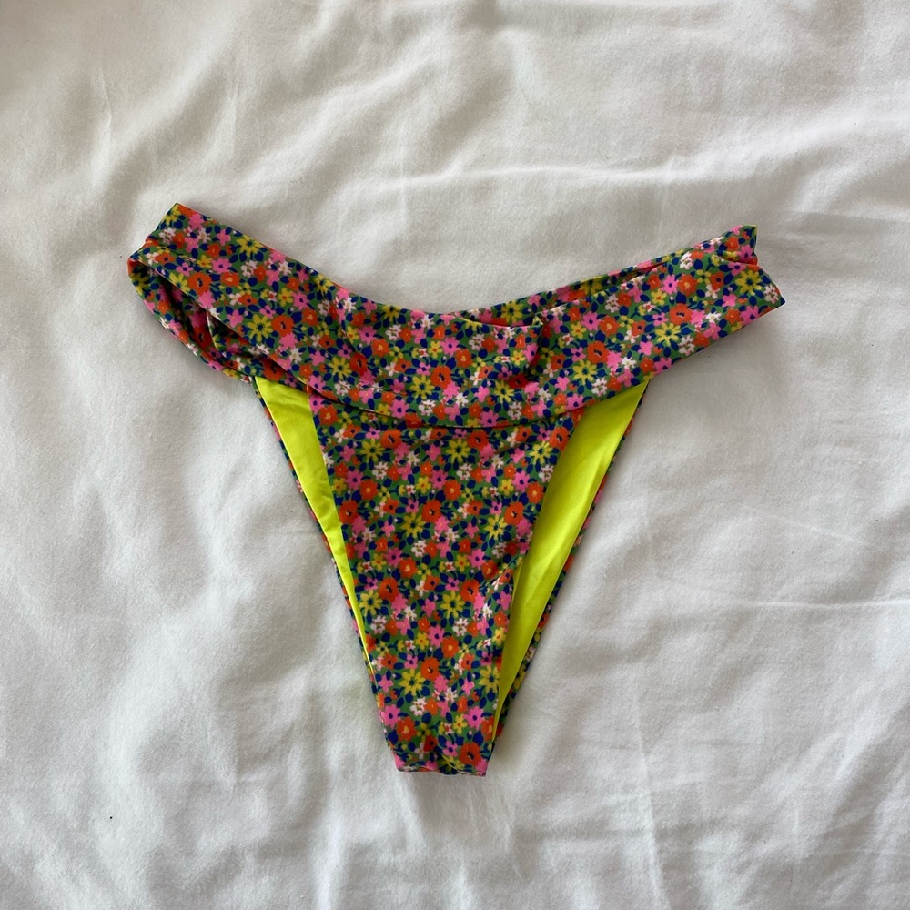 Floral Frankie’s Bikinis Bottoms